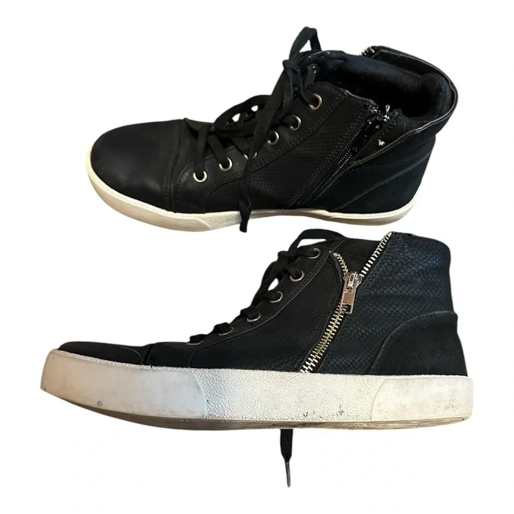 Call it Spring Black Hi-Top Sneaker‎ SZ 8. Double Zip Closure